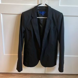 Men’s black suit jacket